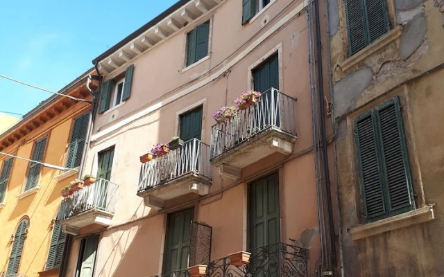 Verona For Rent Red Theater