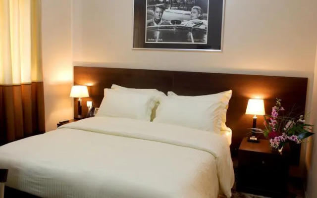 Golden Tulip Hotel De Ville