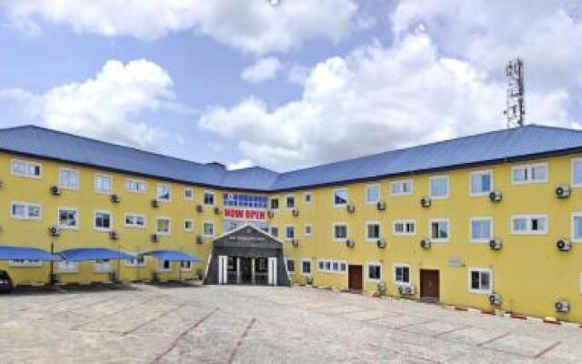 Отель The Bridgeview Hotel by Paullet Suites Нигерия, Варри - отзывы, цены и фото номеров - забронировать отель The Bridgeview Hotel by Paullet Suites онлайн вид на фасад