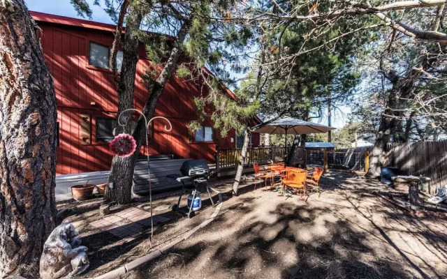 Mockingbird Cabin by Ruidoso Vacation Rentals