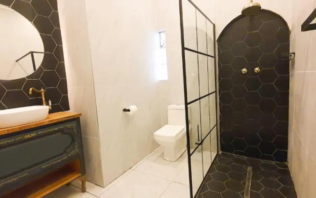 The Lux Guesthouse