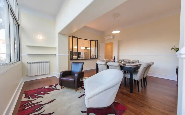 Spacious Graça River View Apartment