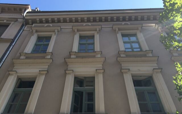 Отель Chestnut Suite - Luxury Home Downtown вид на фасад
