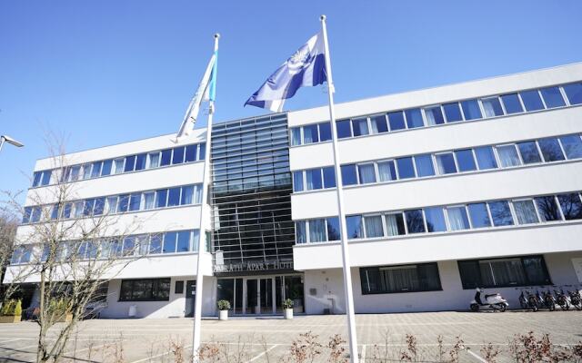 Отель Amrâth Apart-Hotel Schiphol-Badhoevedorp Нидерланды, Бадхевердорп - отзывы, цены и фото номеров - забронировать отель Amrâth Apart-Hotel Schiphol-Badhoevedorp онлайн вид на фасад