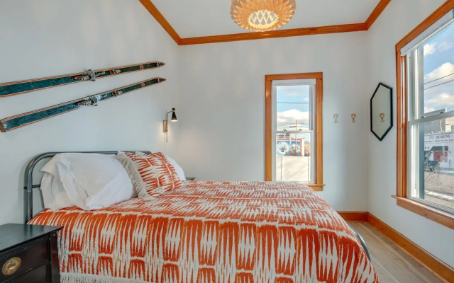 Pet-friendly Minocqua Home: Walk to Lake & Dining!
