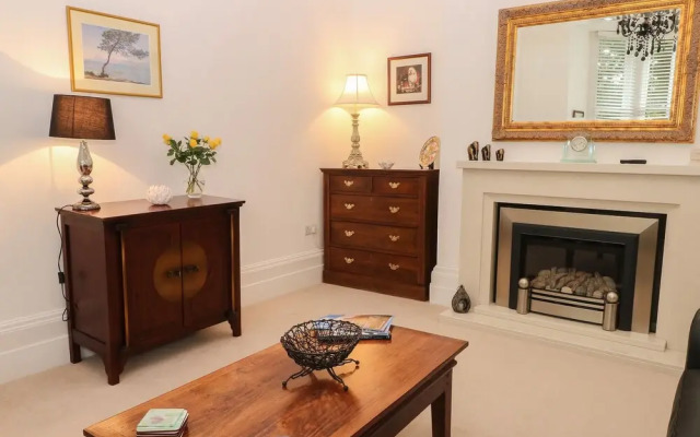 2B Cavendish Villas