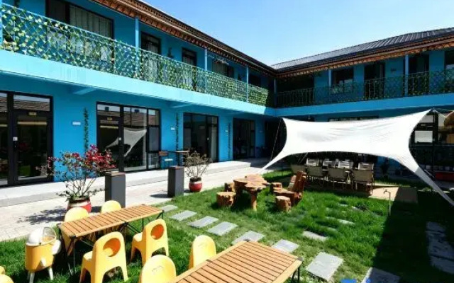 Lake Blue · Holiday Garden · Family Vacation Boutique Hotel (Teks Eight Trigram City Branch)