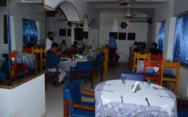Maya Hotel & Restaurant