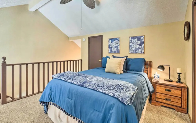 Balcony & Grill: Condo Near Table Rock Lake!