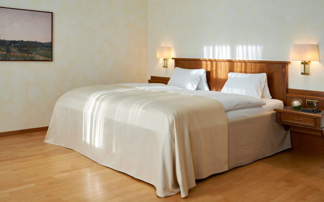 Cresta Palace