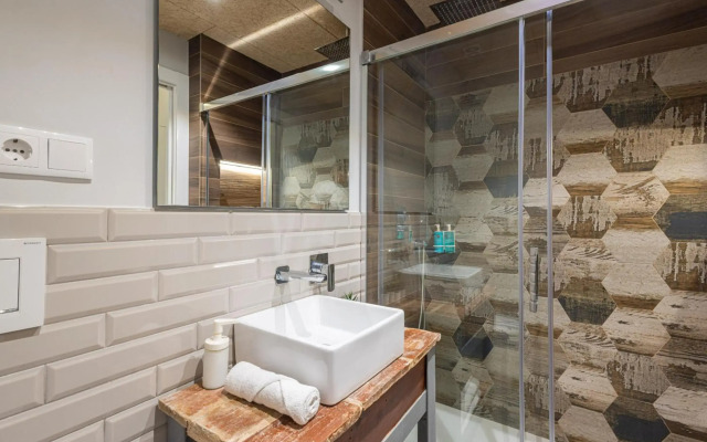 CENTER MODERN 1BR 2Bth TERRACE WI-FI AC