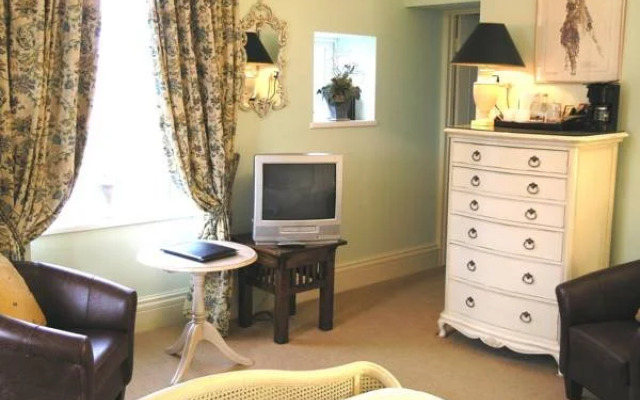 Woodlands Country House