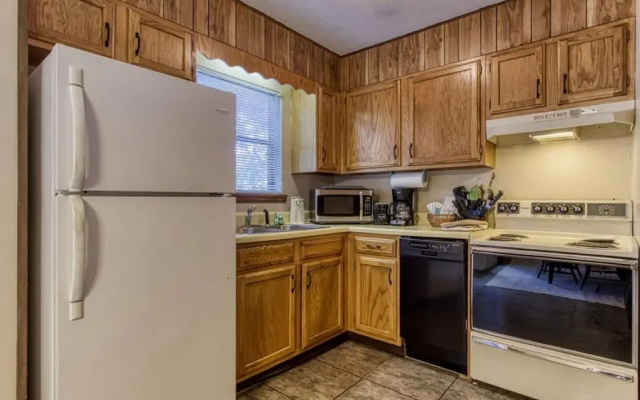 Pinecrest Townhomes-3UNITS-6Bed7 5Bath-Indoor Pool