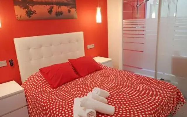 Conil Red-Black Apartment