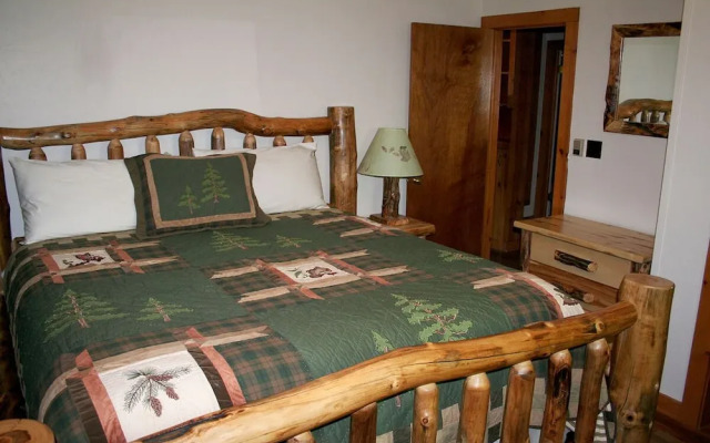 Mountain Pine Cabin by Rocky Mountain Resorts