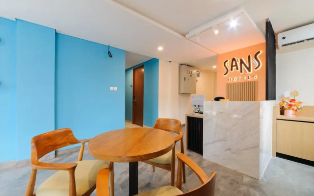 Sans Hotel Pesona Bekasi