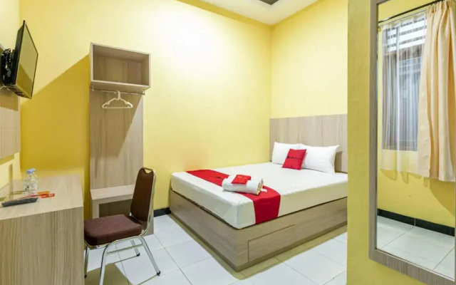 RedDoorz near Puro Mangkunegaran