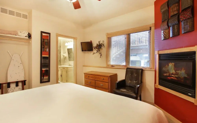 Lookout Mountain 27b 1 Bedroom Condo by RedAwning