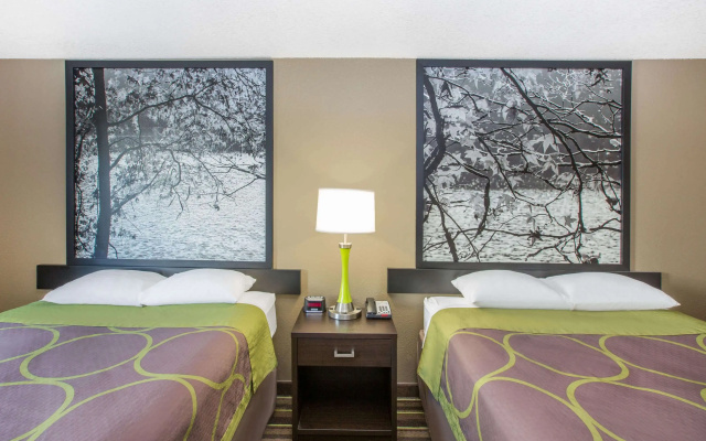 Super 8 by Wyndham Brookings