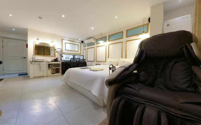 Yaja Hotel