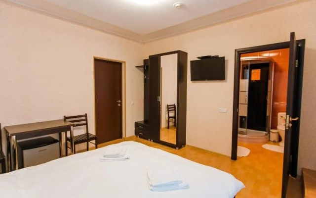 Tri Sosny Hotel