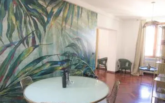 An Deluxe Suites