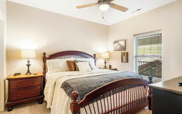 Sunset Daydream Elegant Condo on Table Rock!