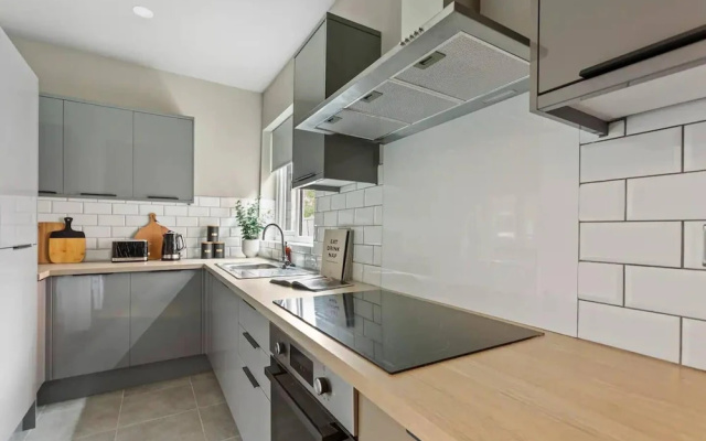 Studio 3, 25 Meriden
