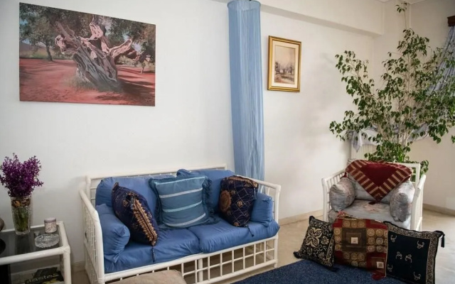 Bright Comfy Flat near Beach & City Center
