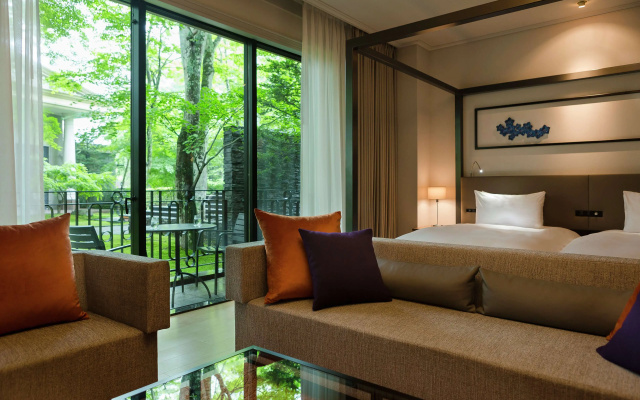 Kyukaruizawa Kikyo, Curio Collection by Hilton