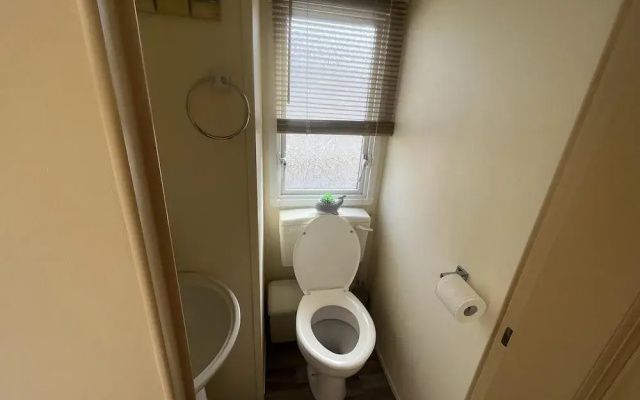 Heacham Beach Caravan-sleeps 6-pets Ok-parking