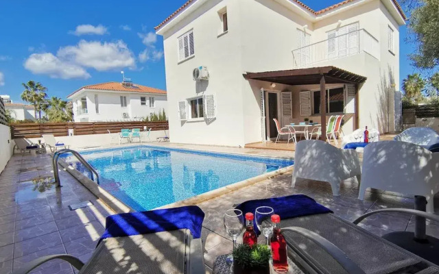 Sobella Villa - 3 Bedroom Villa With 10 x 4 Pool