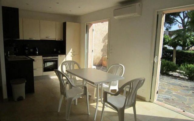 Appartement Cavalaire-sur-Mer, 2 pièces, 4 personnes - FR-1-100-126