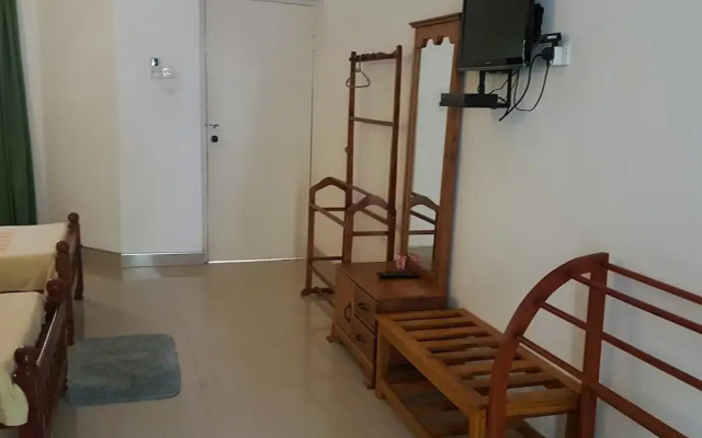 Wood Side Tour Inn
