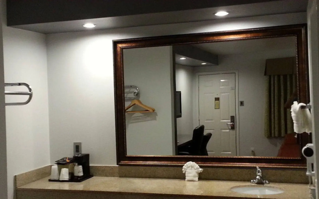12 Oaks Hotel