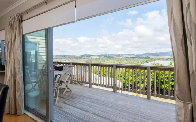 Driftwood Views - Mangawhai Heads Holiday Home