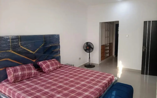 Shimawa-house-sleeps4-luxury&privacy-24/7 Security