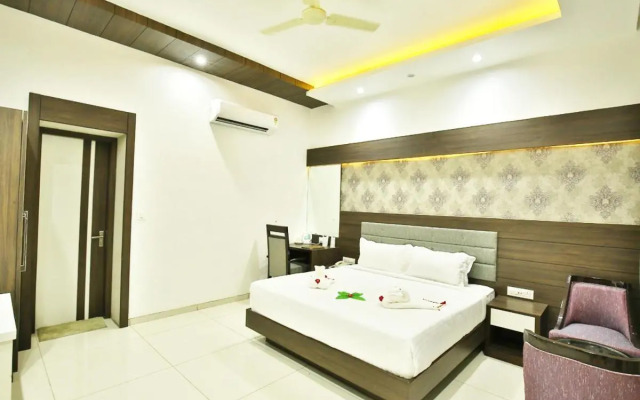 Jhansi Hotel