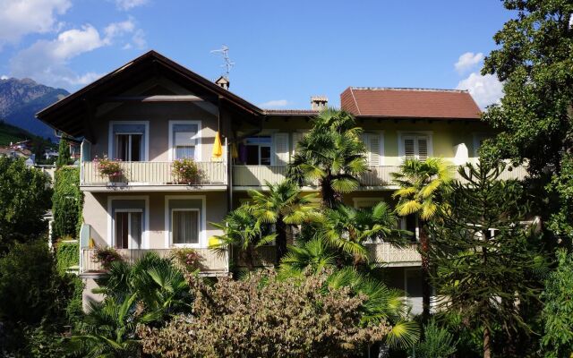 Hotel Palma Меран вид на фасад