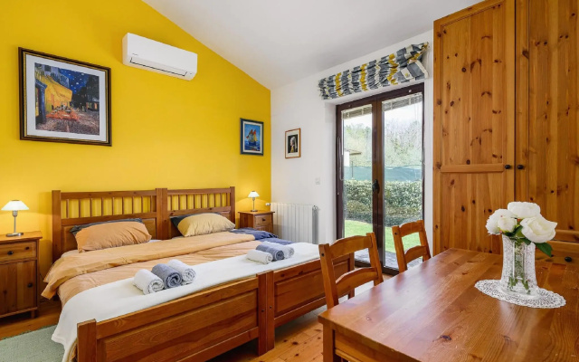 Large villa with private swimming pool and enclosed garden