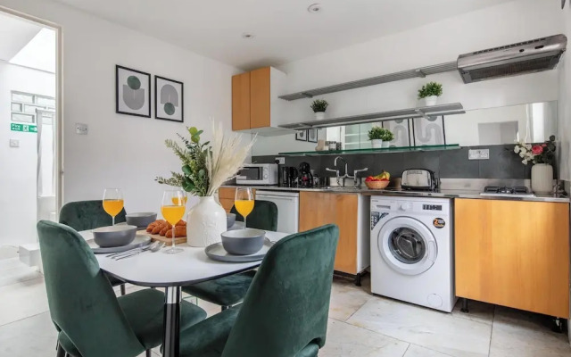 Chic 1BR by Goodge Street Station