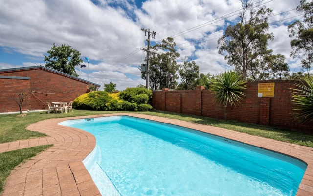 Golden Country Motel & Caravan Park