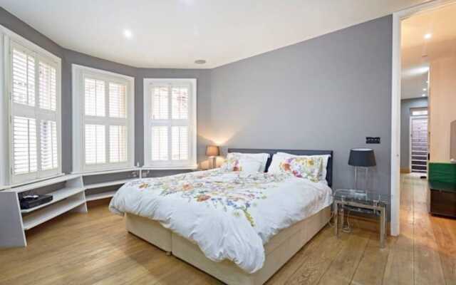 Апартаменты Beautiful Kensington 2 Bedroom Luxury Apartment Лондон комната для гостей