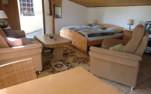 Idyllic studio apartment near Kaifenheim and near the forest