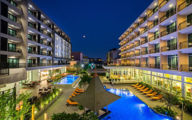 J Inspired Hotel Pattaya Паттайя вид на фасад