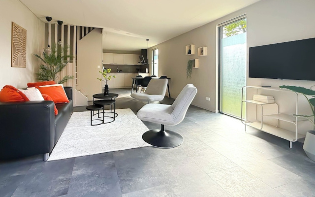 Modern Forest Home Near Beach