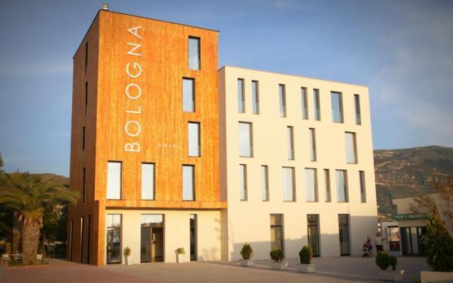 Hotel Bologna Влёра вид на фасад