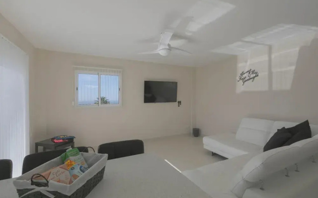 Stunning Apartment Within Villa Nr Los Cristianos