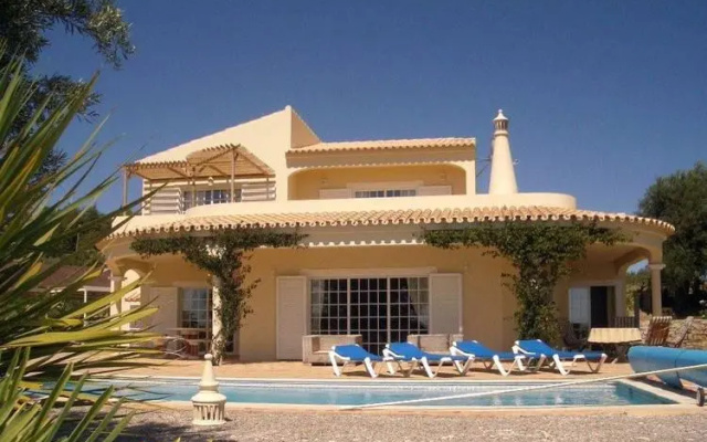 Comfortable detached child-friendly villa with private pool