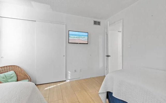 Colony Beach Club 121